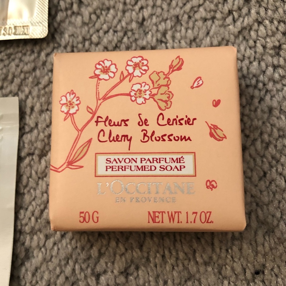 L’occitane cherry blossom soap 50g + 10 samples